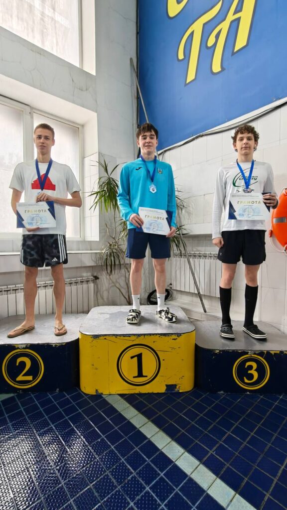 Команда плавців Академії спорту, які представляли клуб на обласному чемпіонаті