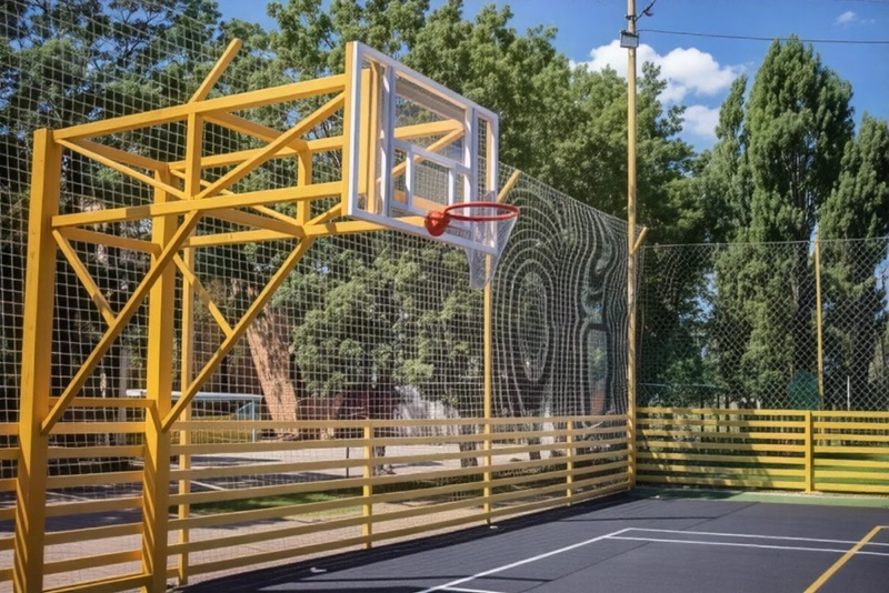 Универсальная спортивная площадка