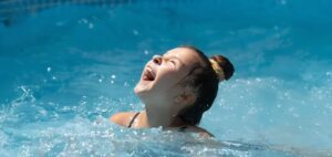 Как научить ребенка плавать