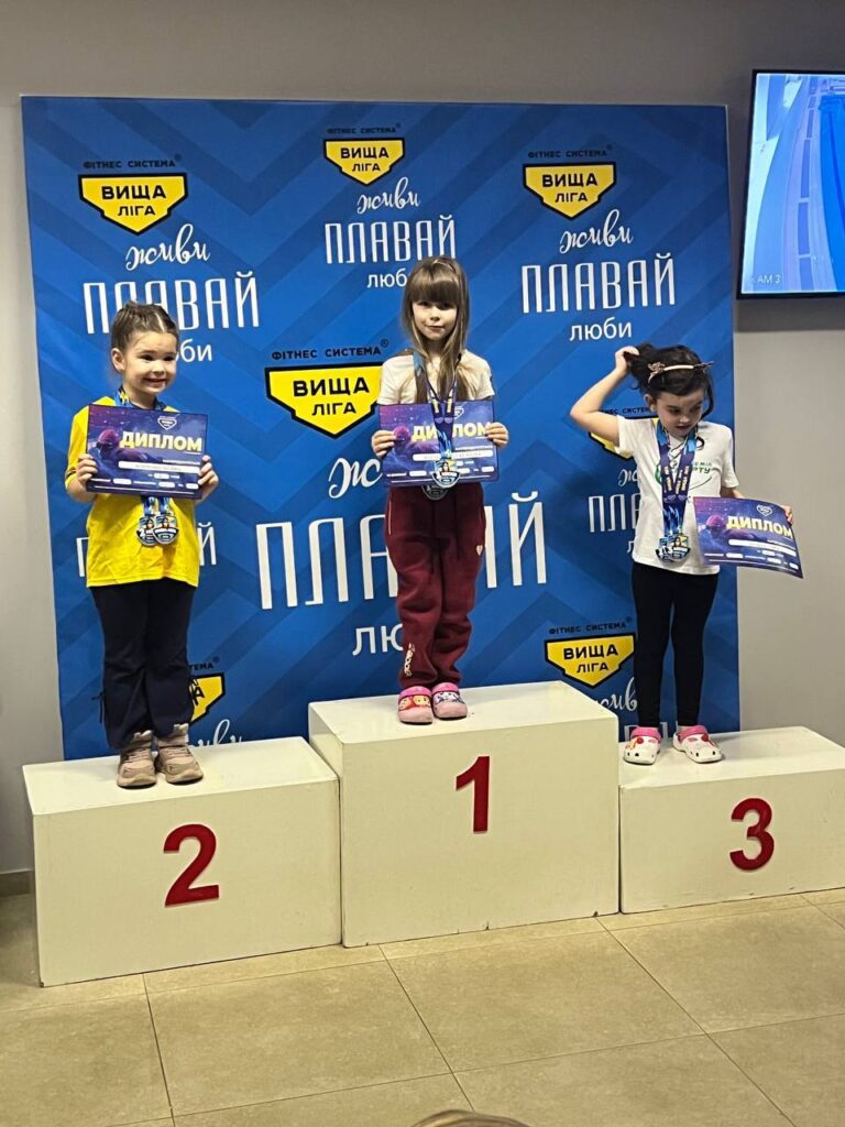 Досягнення дітей у карате та плаванні, медалі й призові місця Сильний тиждень спорту: каратисти й плавці на висоті