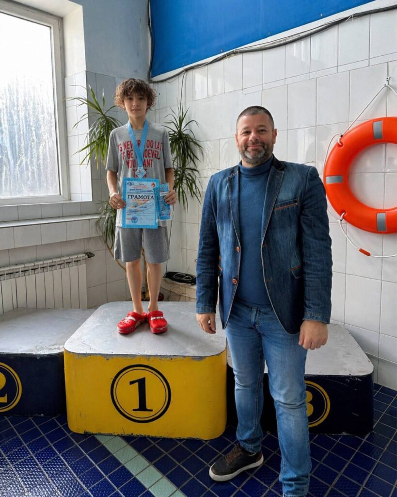Юні плавці Академії спорту під час нагородження на турнірі пам’яті Георгія Сорочинського